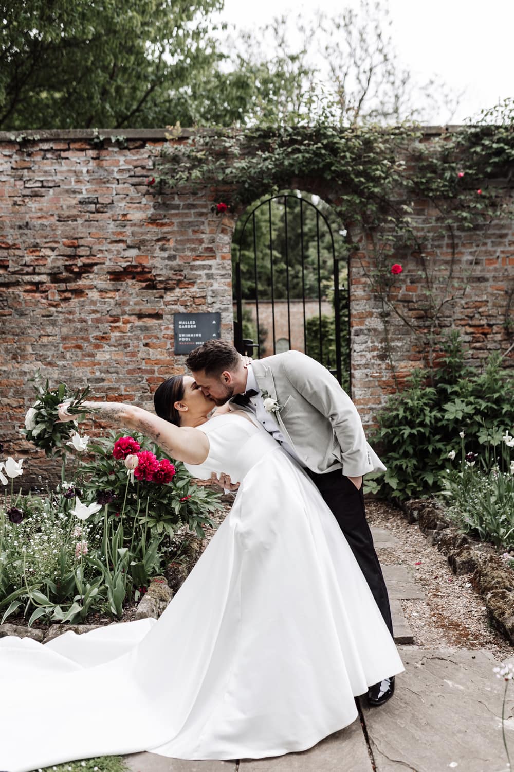 Image by <a class="text-p3" href="https://www.oliviaamyphotography.com" target="_blank">Olivia Amy Photography</a>.