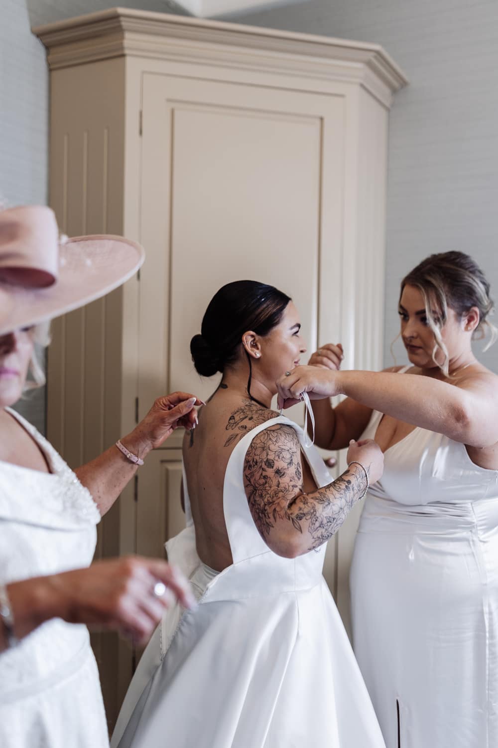 Image by <a class="text-p3" href="https://www.oliviaamyphotography.com" target="_blank">Olivia Amy Photography</a>.