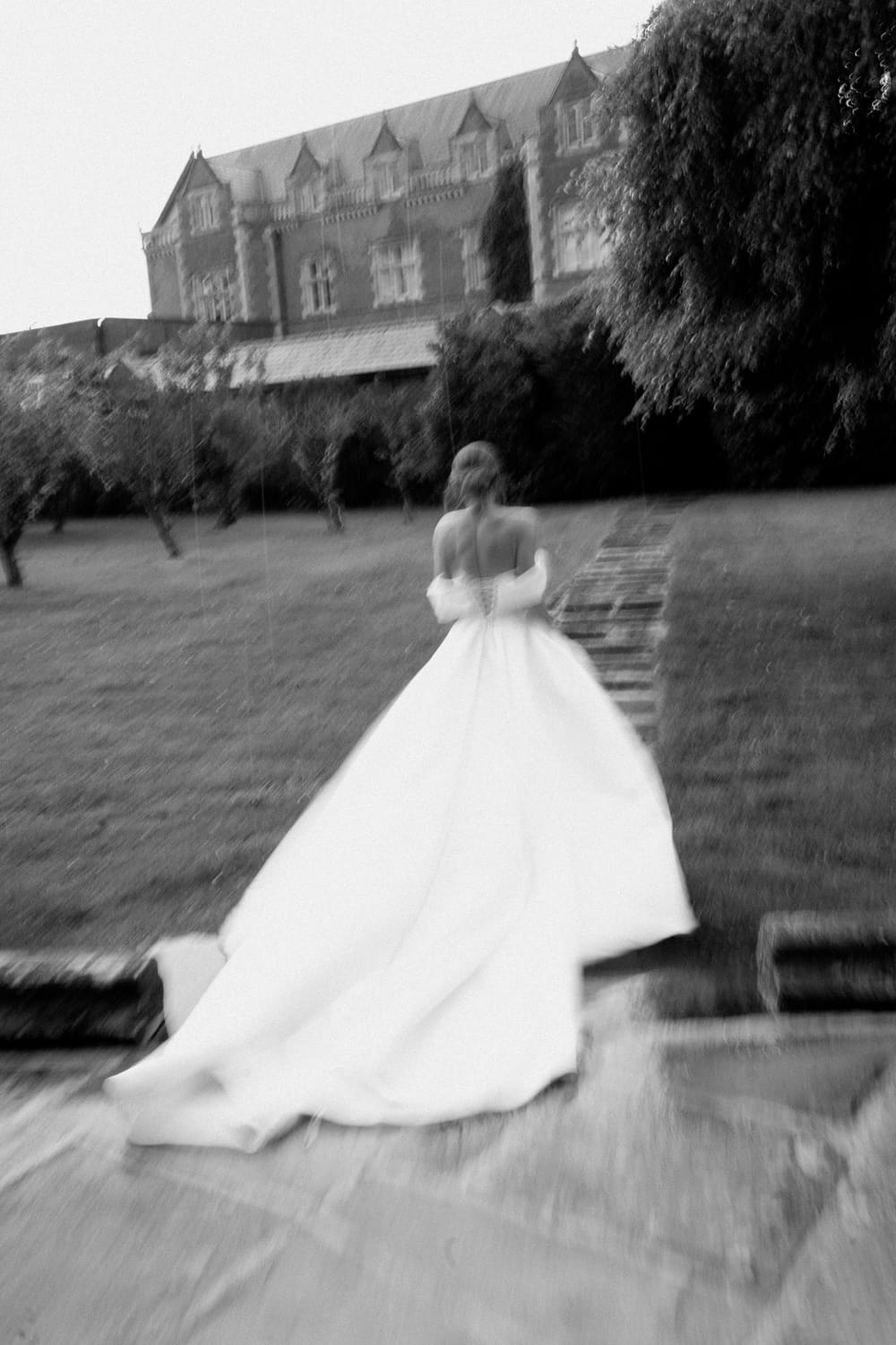 Image by <a class="text-p3" href="https://www.danilouisephotography.com/" target="_blank">Dani Louise Photography</a>.