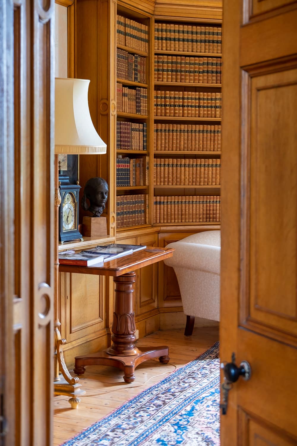 Image by <a class="text-p3" href="https://www.mogiguere.com" target="_blank">Mo Giguere Photography</a>.