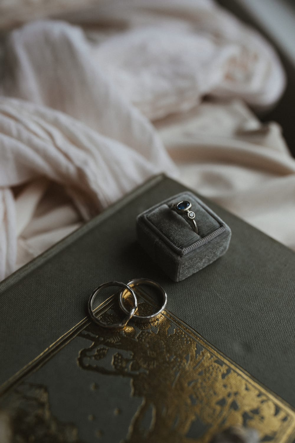 Image by <a class="text-p3" href="https://ashpowell.com" target="_blank">Ash Powell Photography</a>.