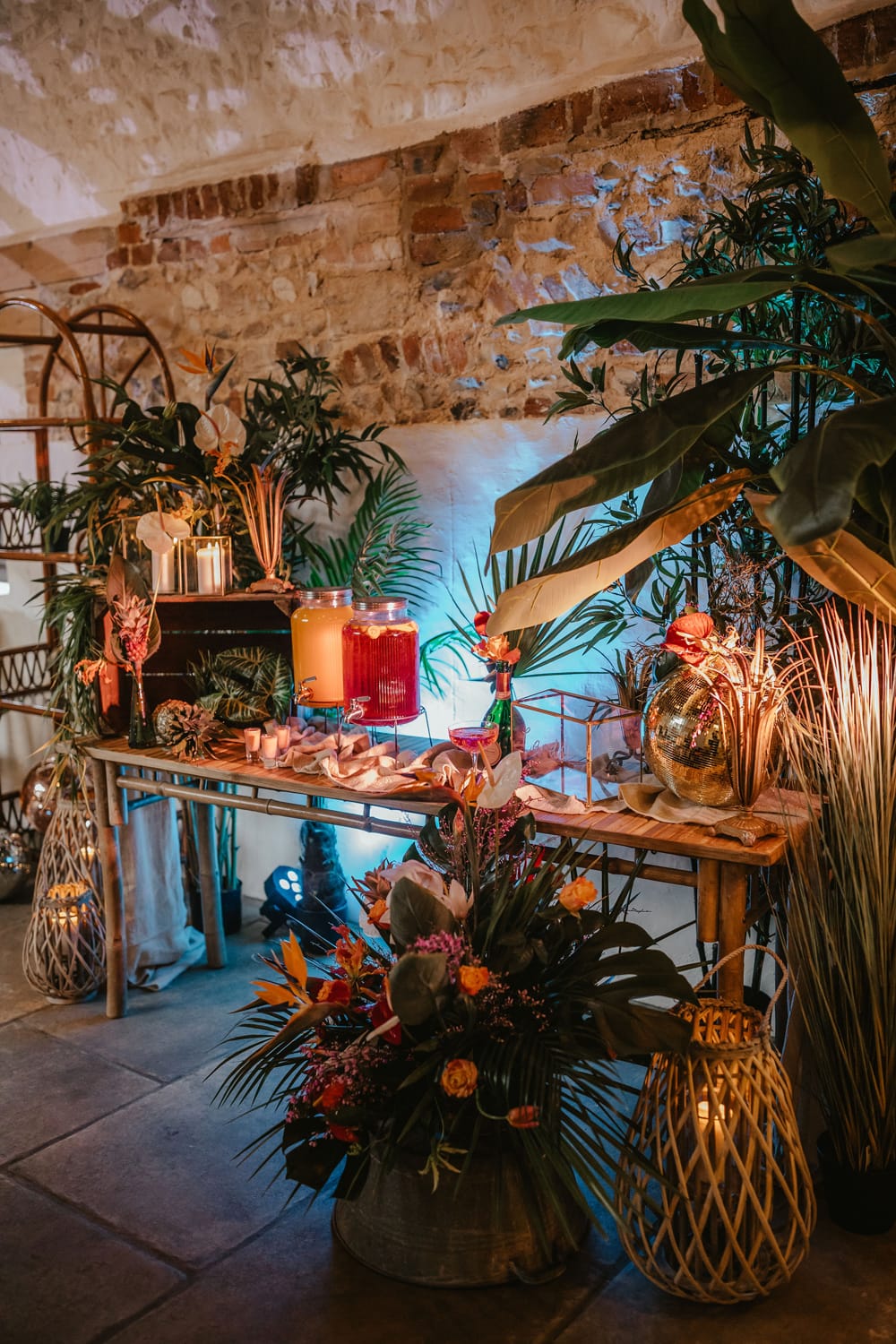 Image by <a class="text-p3" href="https://www.auroragrey.co.uk" target="_blank">Aurora Grey Photography</a>.