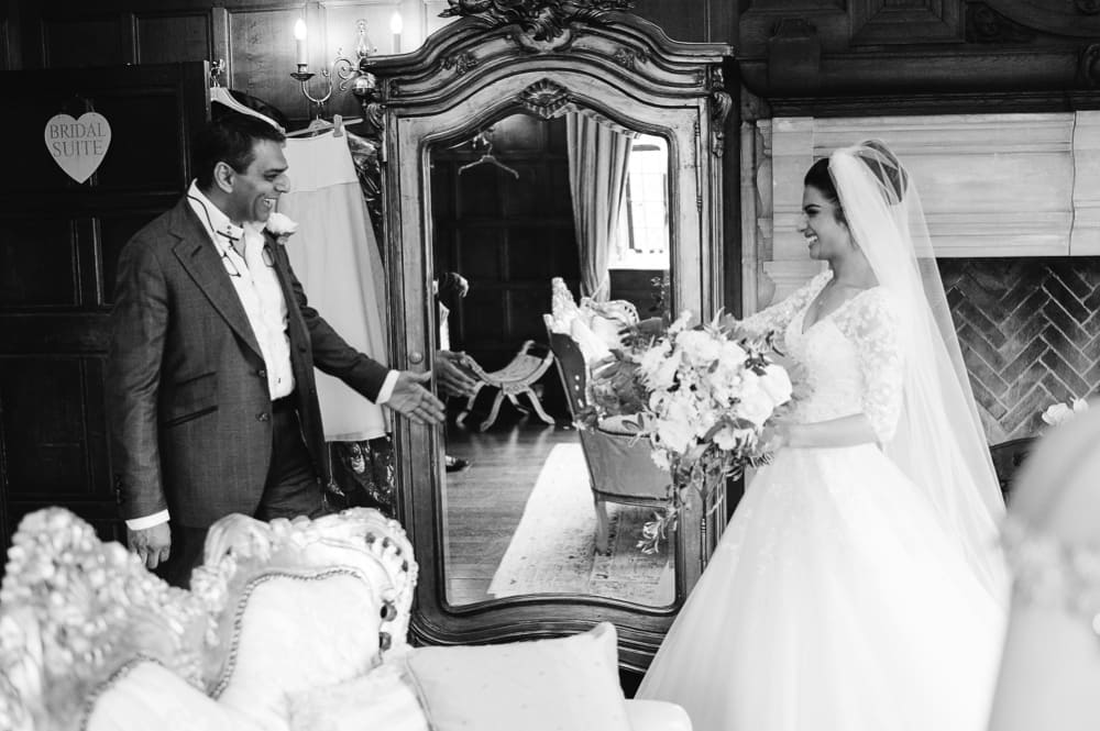 Image by <a class="text-p3" href="https://www.modernvintageweddings.com" target="_blank">Modern Vintage Weddings</a>.