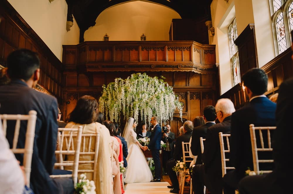 Image by <a class="text-p3" href="https://www.modernvintageweddings.com" target="_blank">Modern Vintage Weddings</a>.