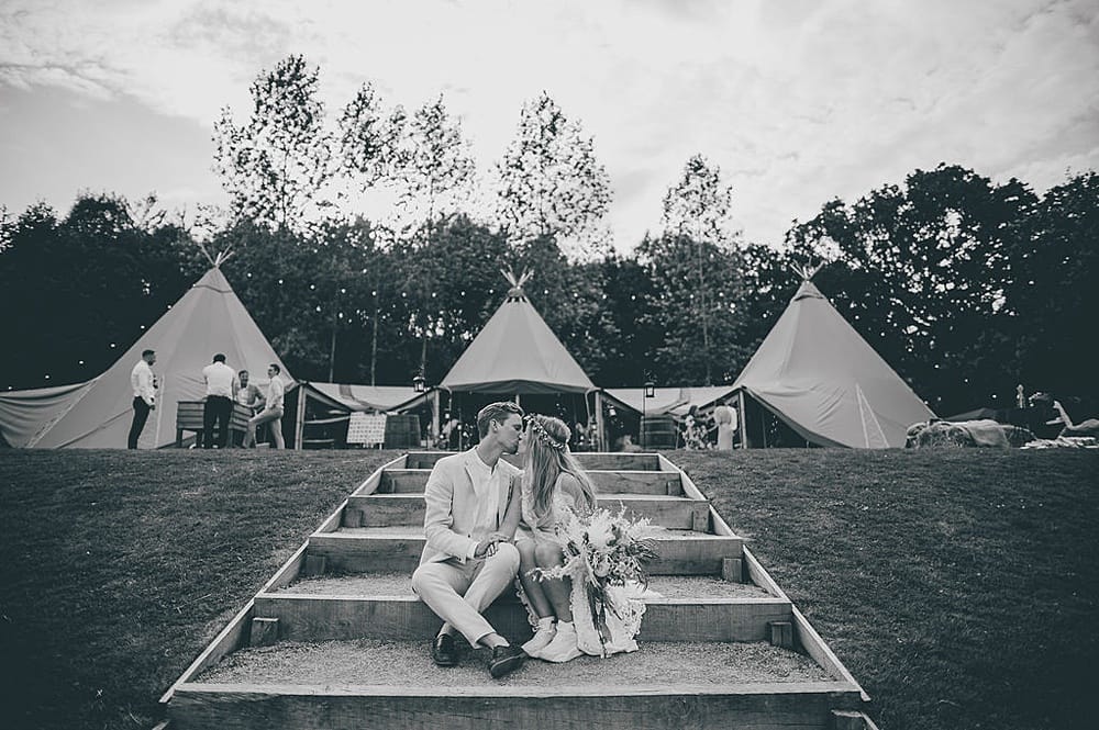 Image by <a class="text-p3" href="http://www.dearestlove.co.uk" target="_blank">Dearest Love Photography</a>.