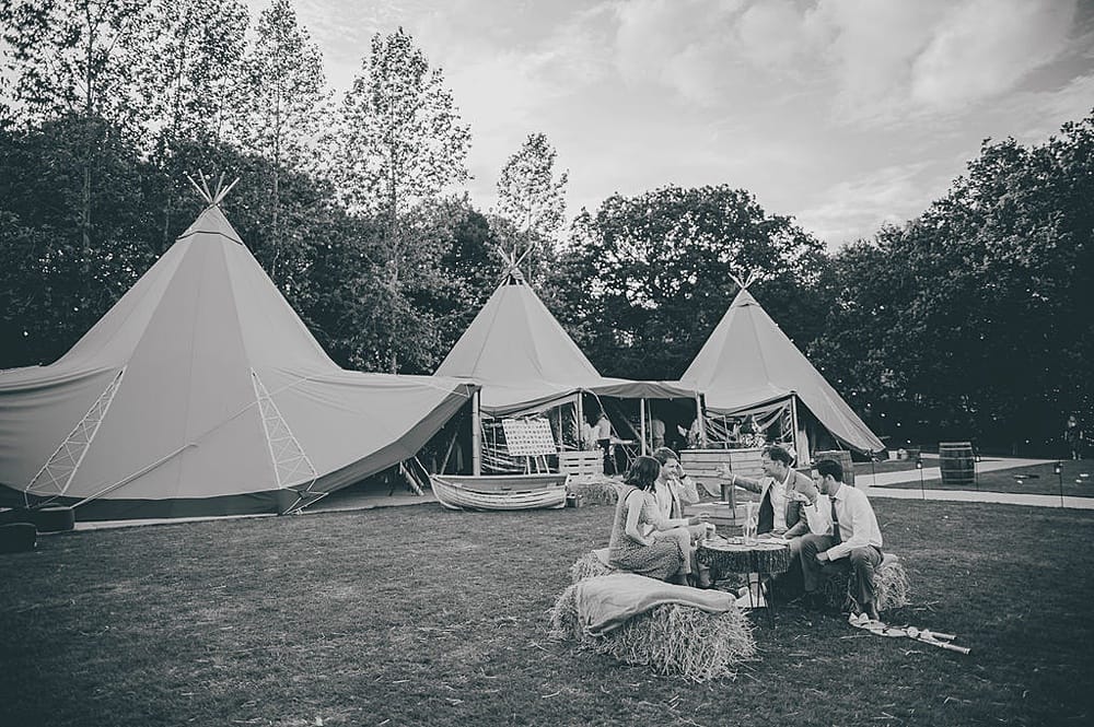 Image by <a class="text-p3" href="http://www.dearestlove.co.uk" target="_blank">Dearest Love Photography</a>.