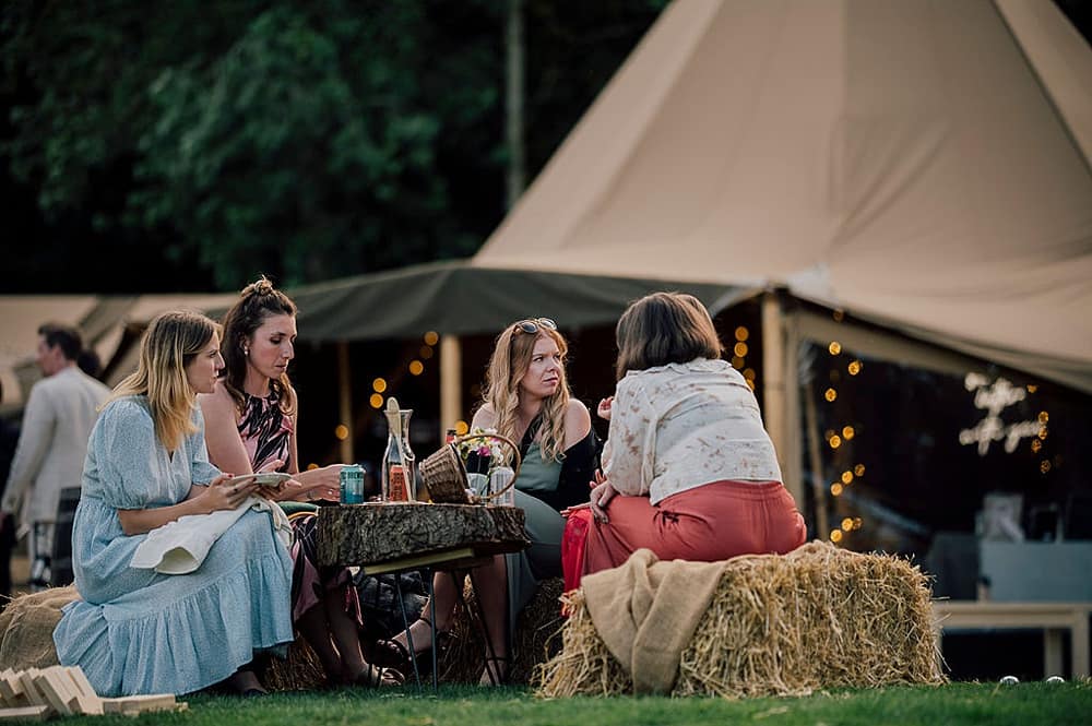 Image by <a class="text-p3" href="http://www.dearestlove.co.uk" target="_blank">Dearest Love Photography</a>.