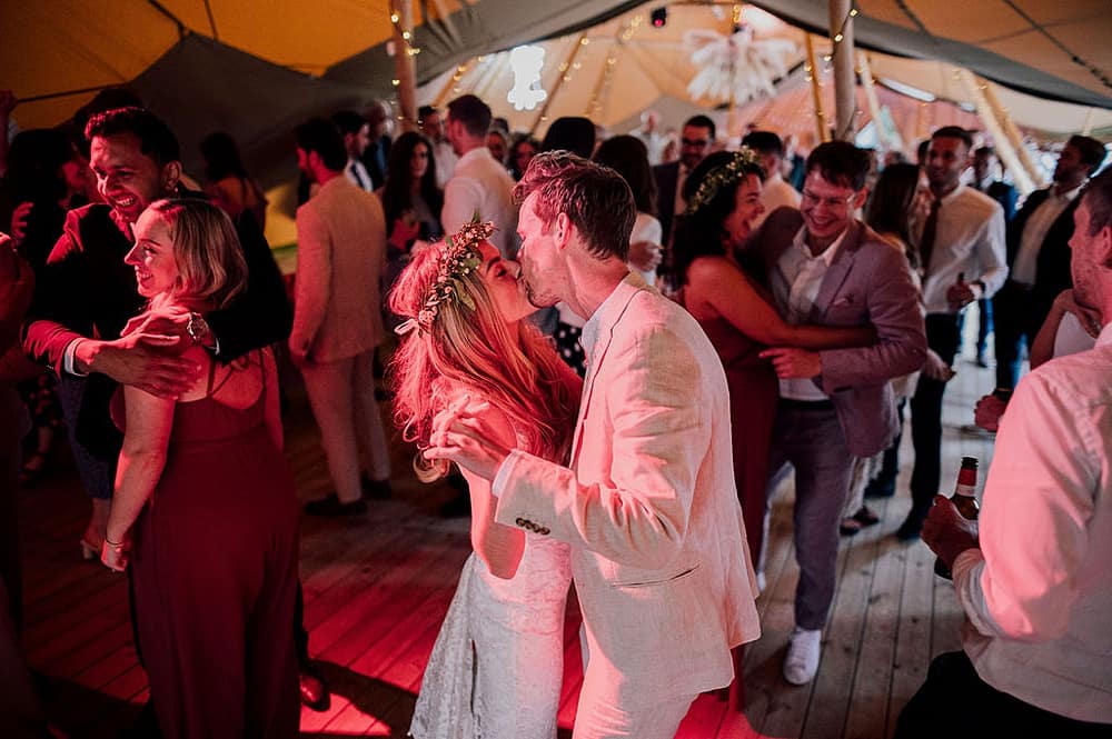 Image by <a class="text-p3" href="http://www.dearestlove.co.uk" target="_blank">Dearest Love Photography</a>.