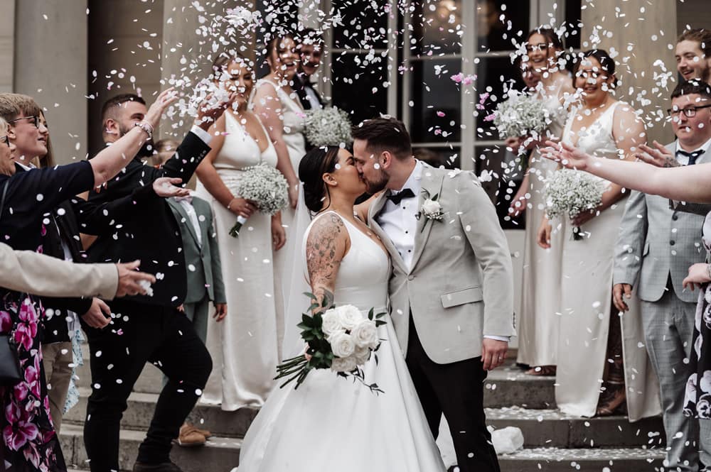 Image by <a class="text-p3" href="https://www.oliviaamyphotography.com" target="_blank">Olivia Amy Photography</a>.