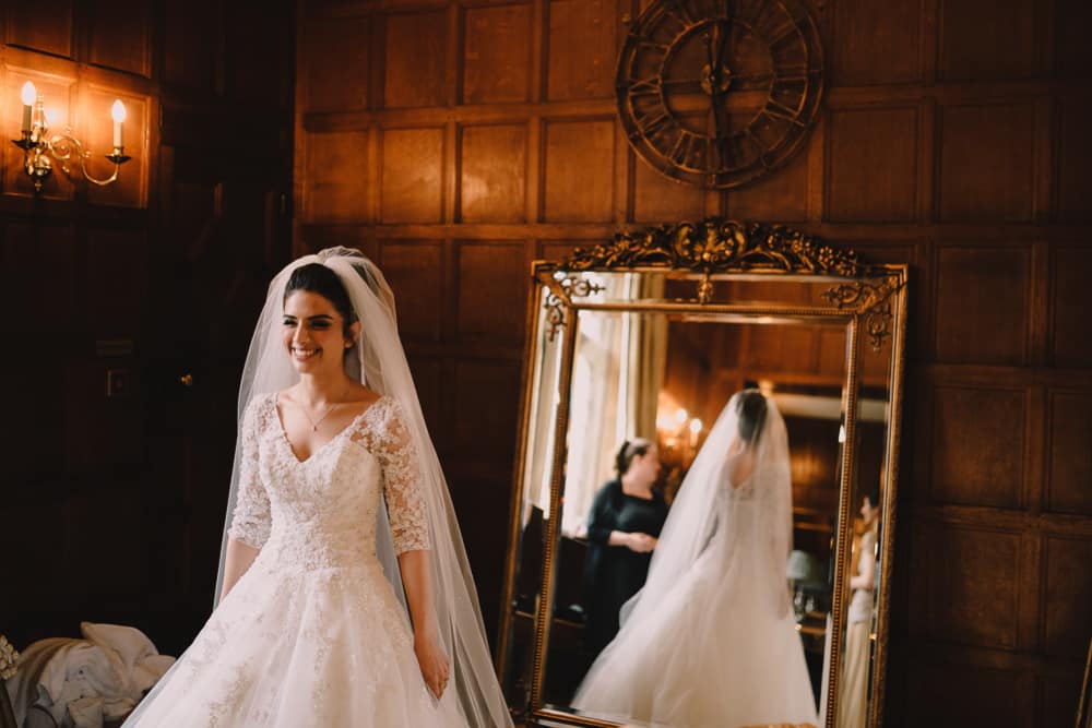 Image by <a class="text-p3" href="https://www.modernvintageweddings.com" target="_blank">Modern Vintage Weddings</a>.