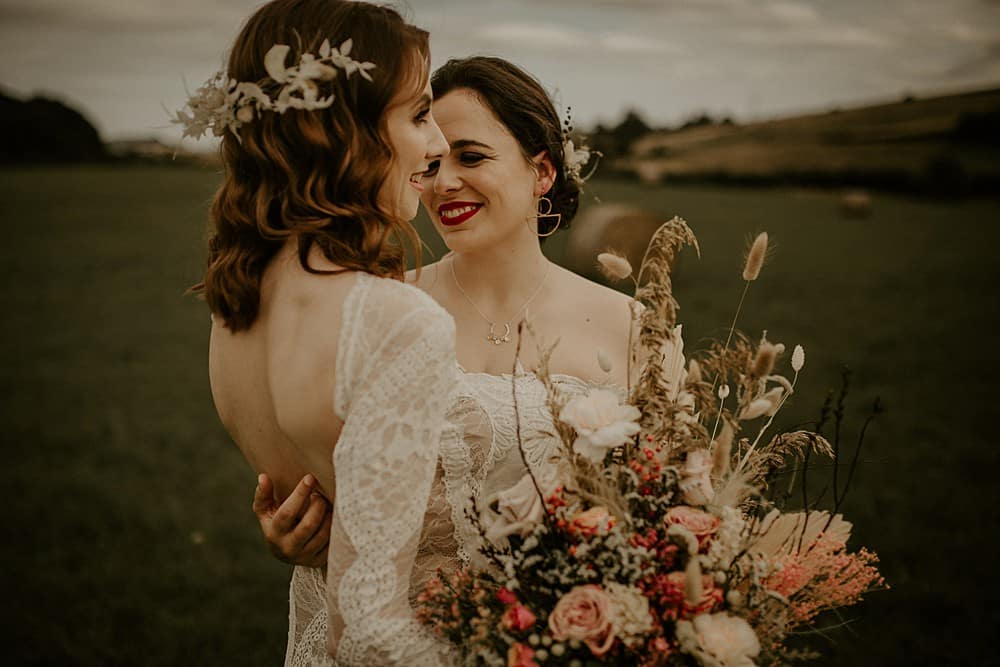 Image by <a class="text-p3" href="https://www.theunbridled.co.uk" target="_blank">The Unbridled</a> at <a class="text-p3" href="https://cocoweddingvenues.co.uk/coco_listing/brickhouse-vineyard/" target="_blank">Brickhouse Vineyard</a>.