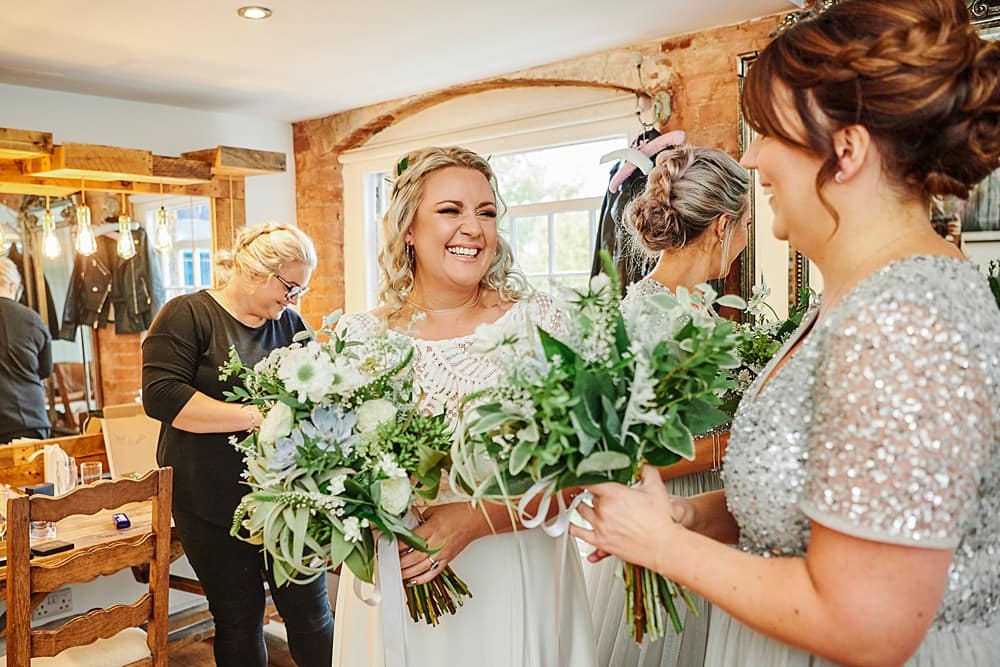 Image by <a class="text-p3" href="https://weddingsbysallyrose.com" target="_blank">Weddings by Sally Rose</a>.