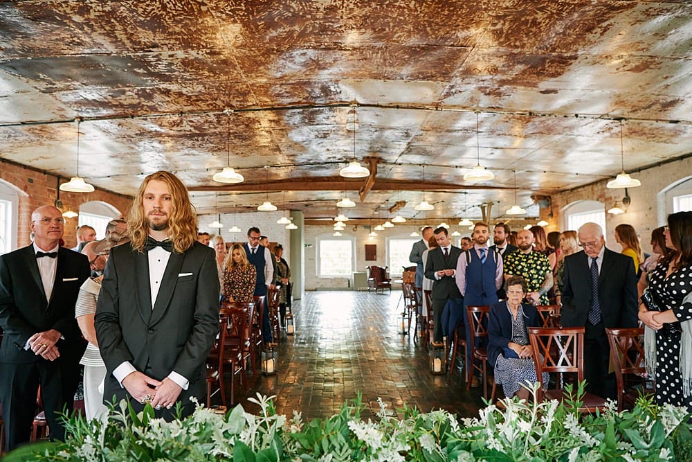 Image by <a class="text-p3" href="https://weddingsbysallyrose.com" target="_blank">Weddings by Sally Rose</a>.