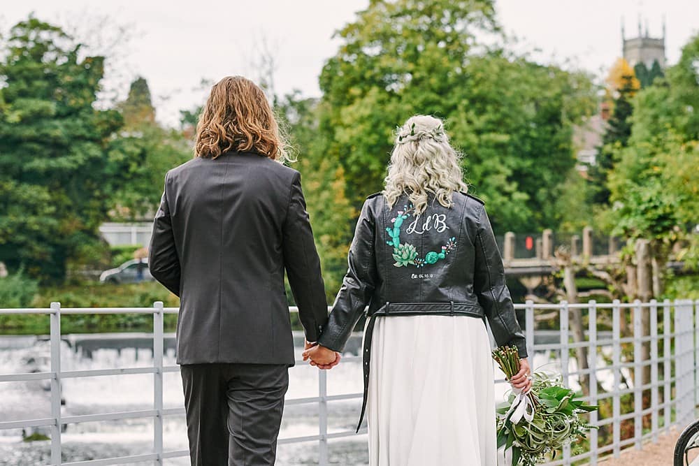 Image by <a class="text-p3" href="https://weddingsbysallyrose.com" target="_blank">Weddings by Sally Rose</a>.