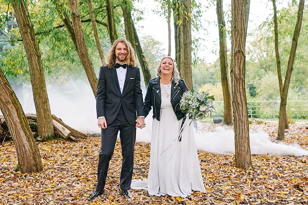 Image by <a class="text-p3" href="https://weddingsbysallyrose.com" target="_blank">Weddings by Sally Rose</a>.