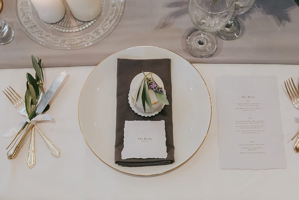 Image by <a class="text-p3" href="http://www.lauracalderwood.co.uk" target="_blank">Laura Calderwood Photography</a>.