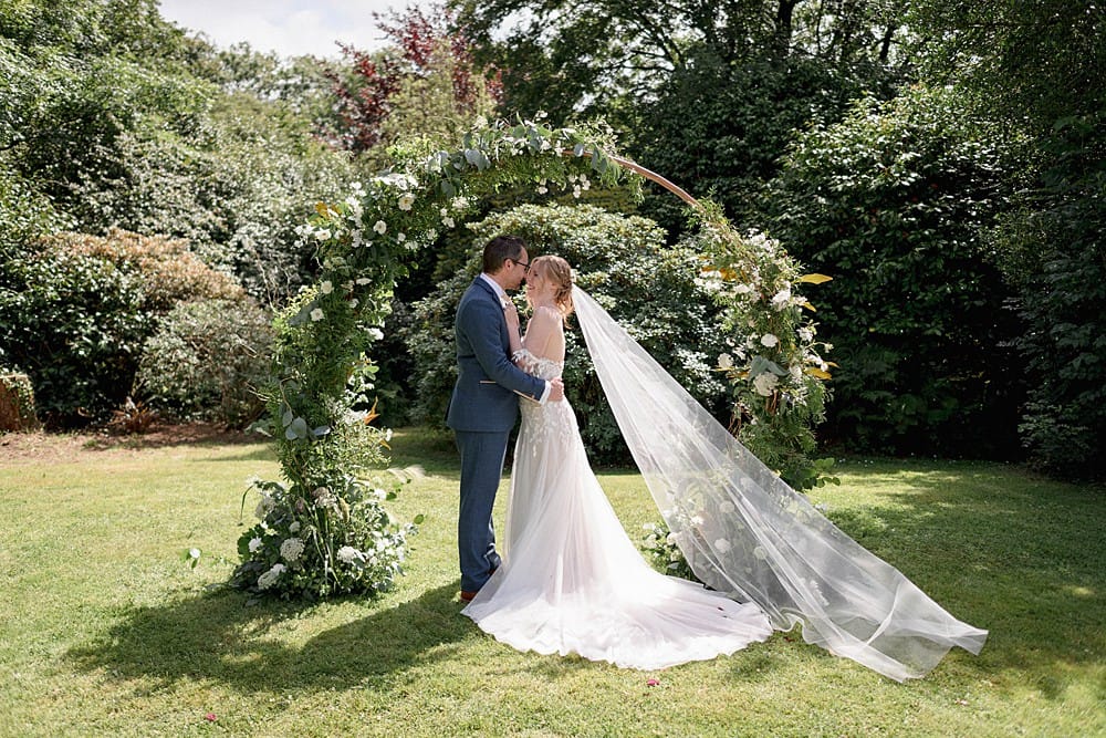 Image by <a class="text-p3" href="https://www.saltyseaphotography.com" target="_blank">Salt & Sea Photography Co.</a> at <a class="text-p3" href="https://cocoweddingvenues.co.uk/coco_listing/treseren/" target="_blank">Treseren</a>.