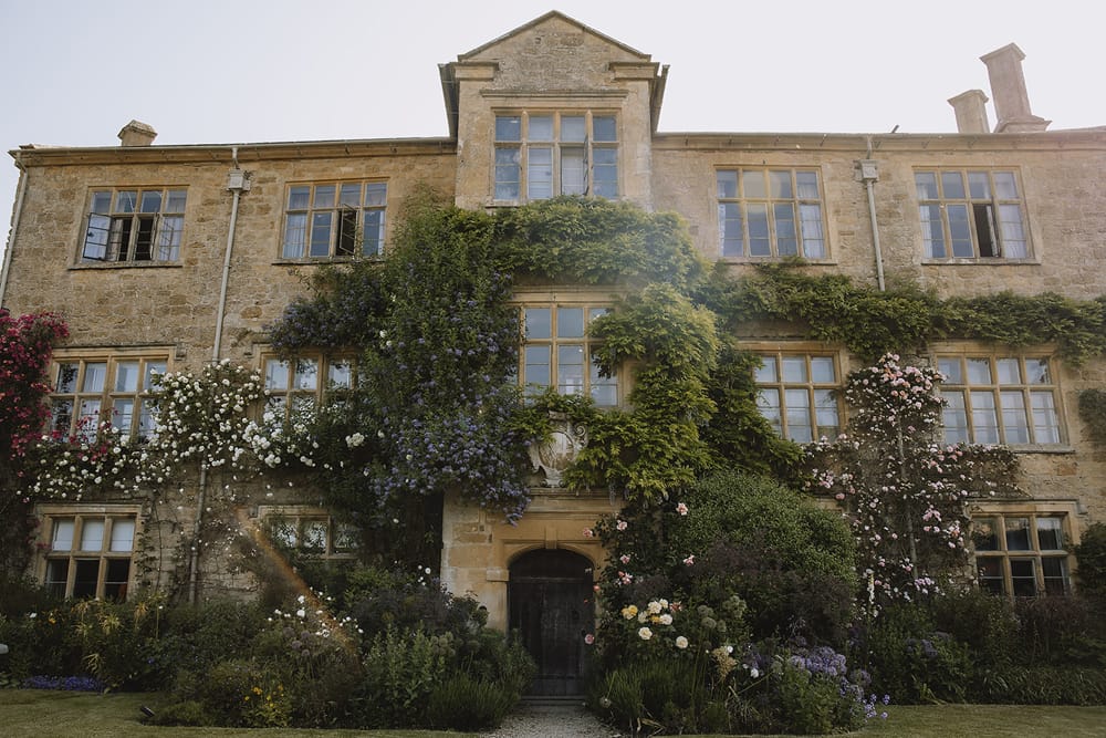 Image by <a class="text-p3" href="https://divinedayphotography.com" target="_blank">Divine Day Photography</a> at Ebrington Manor.