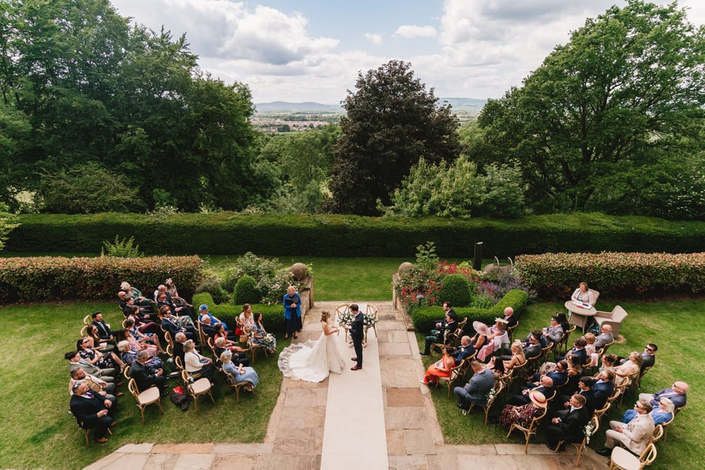 Image by <a class="text-p3" href="https://www.isobelmurphy.com" target="_blank">Isobel Murphy Photography</a> at Foxhill Manor.