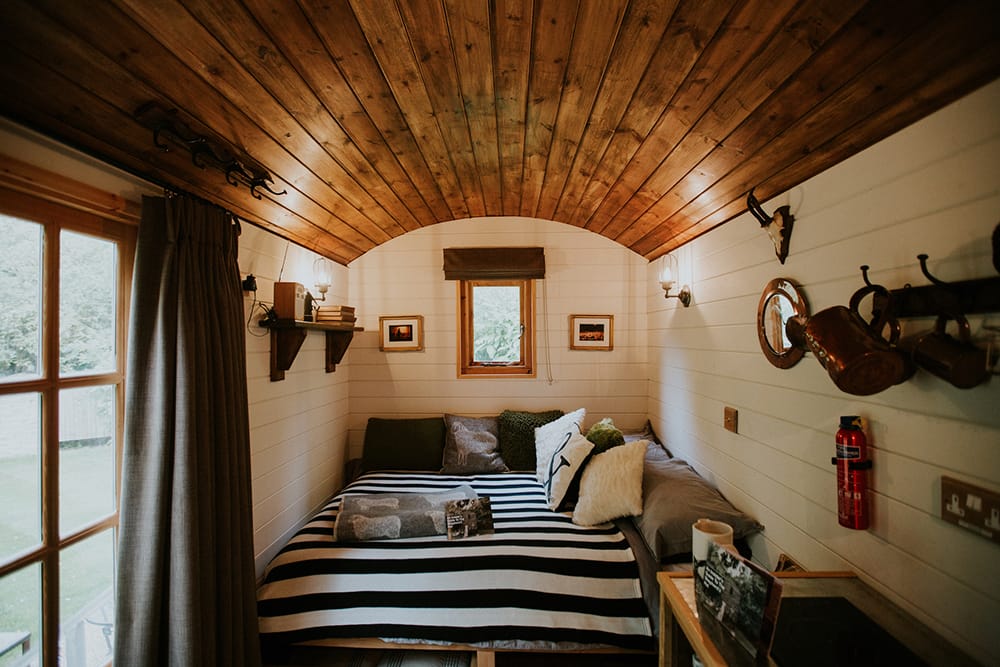 Image courtesy of <a class="text-p3" href="https://cocoweddingvenues.co.uk/coco_listing/the-tythe-barn/" target="_blank">The Tythe Barn</a>.