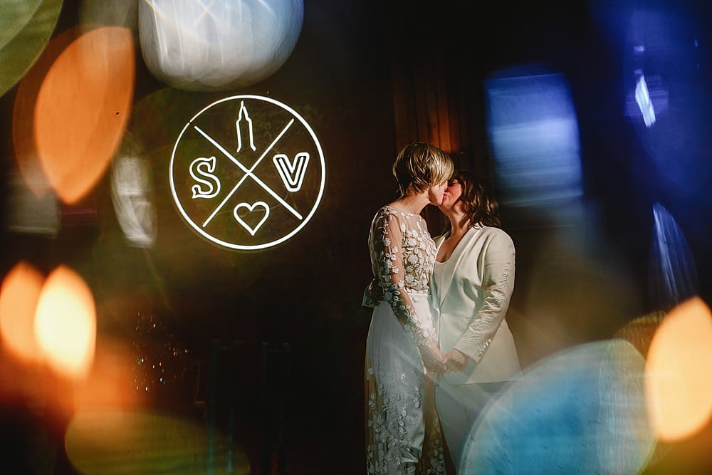 Image by <a class="text-p3" href="http://andygaines.com" target="_blank">Andy Gaines</a>.