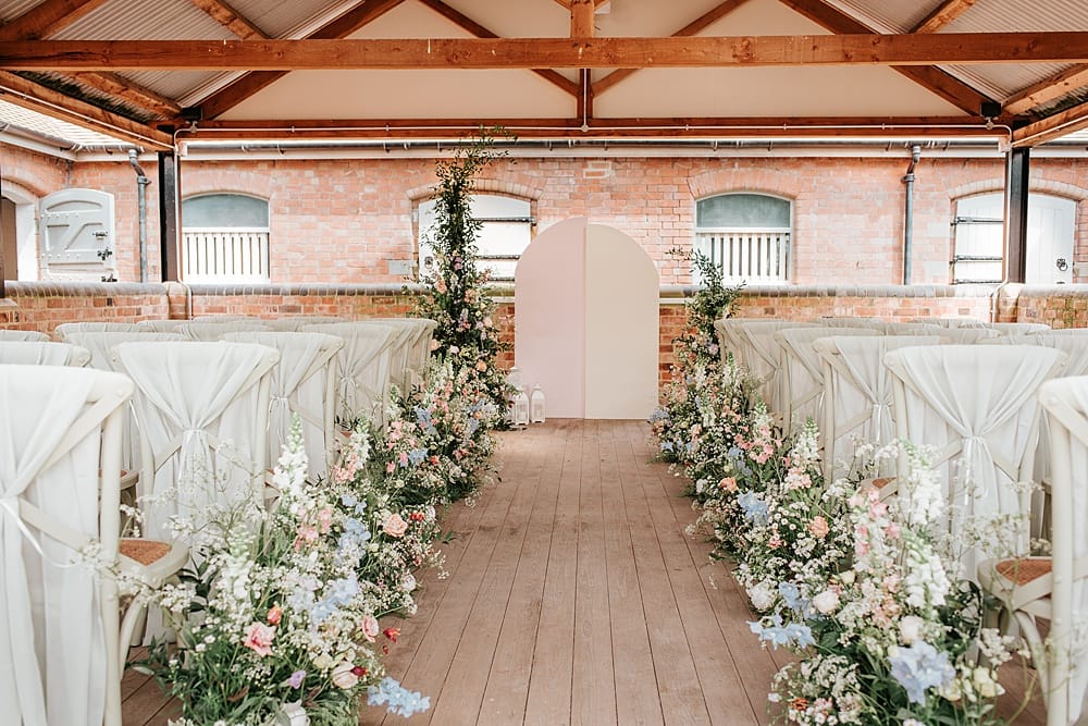 Image by <a class="text-p3" href="https://www.gracenicolephotography.com" target="_blank">Grace Nicole Photography</a>.