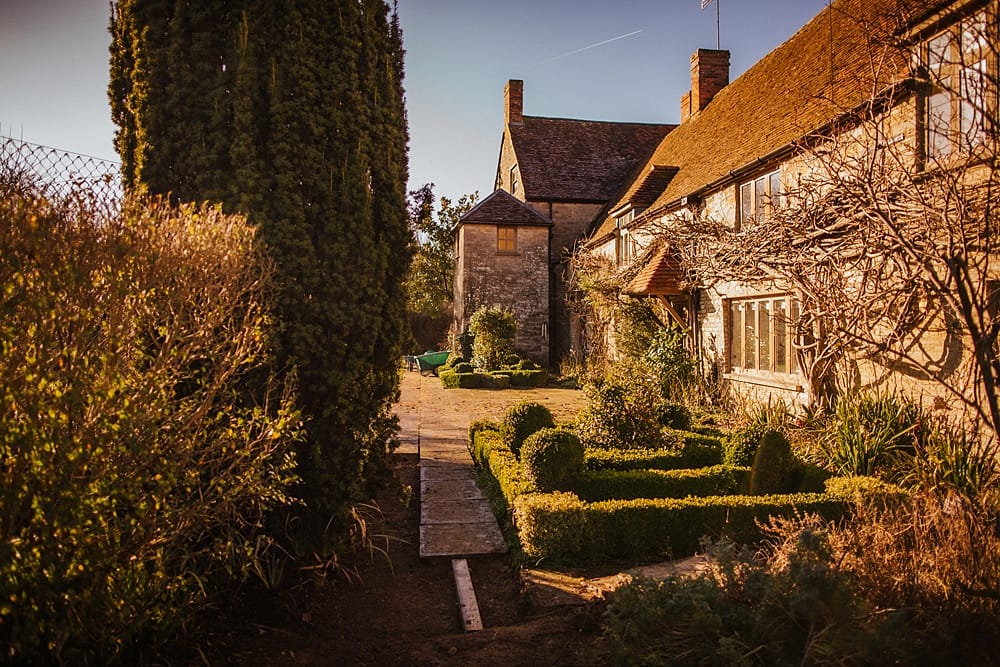 Image by <a class="text-p3" href="https://binkynixon.com" target="_blank">Binky Nixon</a>.