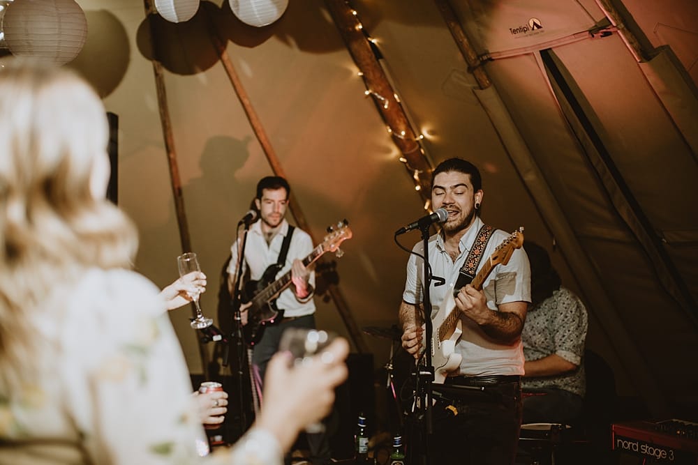 Image by <a class="text-p3" href="http://www.christopherterryweddings.co.uk" target="_blank">Christopher Terry Photography</a>.