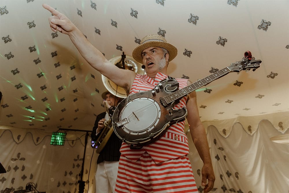 Image by <a class="text-p3" href="https://www.theharphams.co.uk" target="_blank">The Harphams</a>.