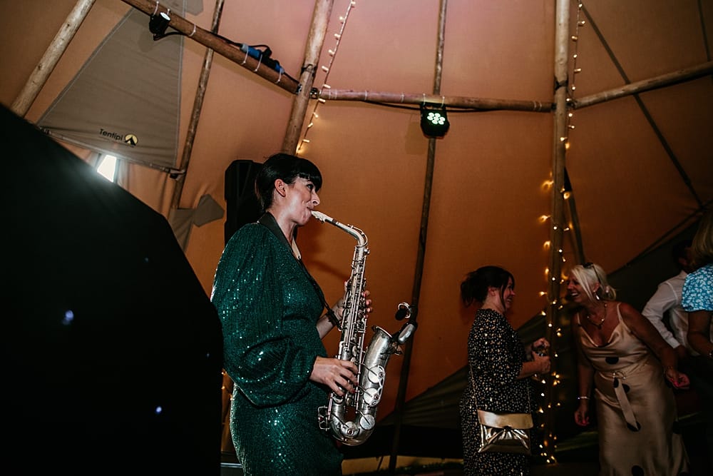 Image by <a class="text-p3" href="http://www.lightandlacephotography.co.uk" target="_blank">Light & Lace Photography</a>.