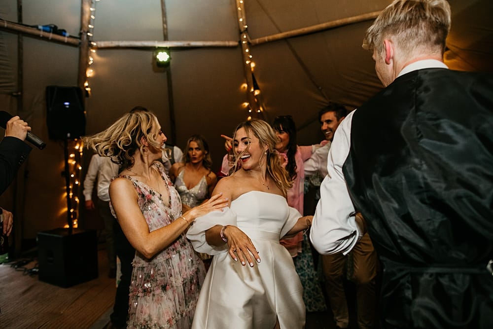 Image by <a class="text-p3" href="http://www.lightandlacephotography.co.uk" target="_blank">Light & Lace Photography</a>.