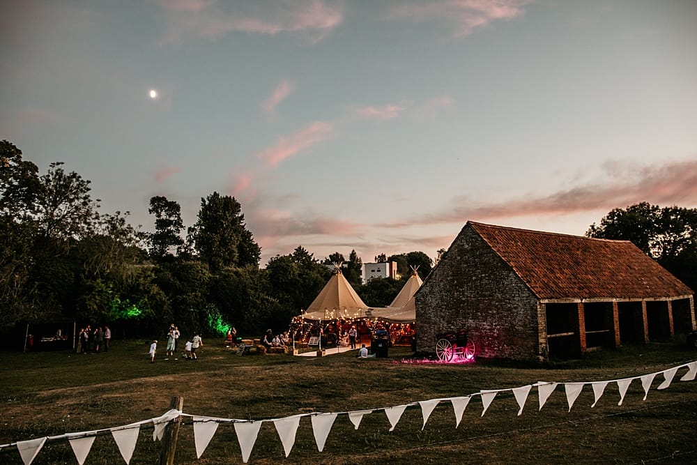 Image by <a class="text-p3" href="http://www.lightandlacephotography.co.uk" target="_blank">Light & Lace Photography</a>.