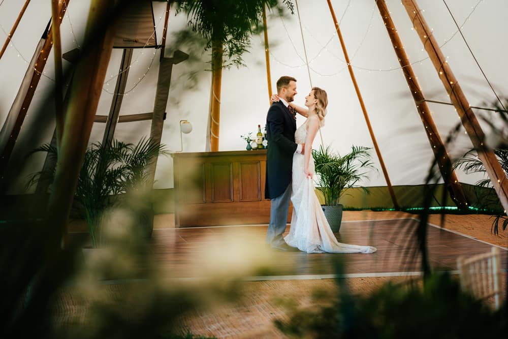 Image by <a class="text-p3" href="https://lunaweddings.co.uk" target="_blank">Luna Wedding Photography</a>.