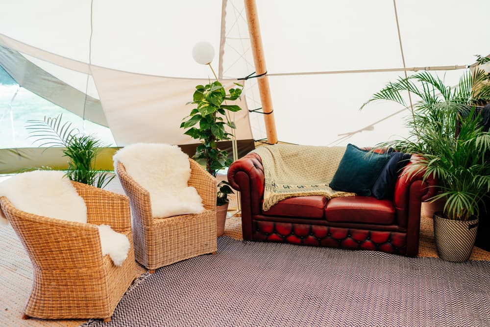 Image by <a class="text-p3" href="https://lunaweddings.co.uk" target="_blank">Luna Wedding Photography</a>.