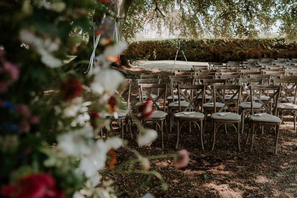 Image by <a class="text-p3" href="https://emilyjayneweddings.co.uk" target="_blank">Emily Jayne Weddings</a>.