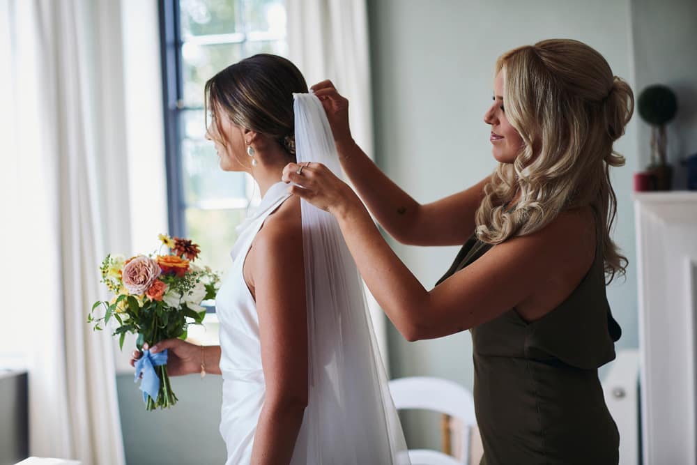 Image by <a class="text-p3" href="https://www.leoweddings.com" target="_blank">Leo Weddings</a>.