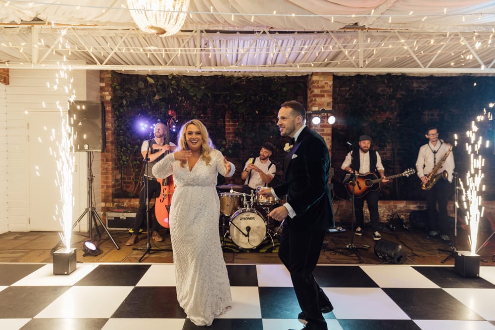 Image by <a class="text-p3" href="http://www.charlottebryer-ash.com" target="_blank">Charlotte Bryer-Ash</a>.