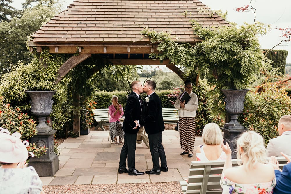 Image by <a class="text-p3" href="https://www.rockrosephotography.co.uk" target="_blank">Rockrose Photography</a>.