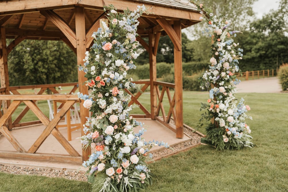 Image by <a class="text-p3" href="https://www.photographybyamielouise.com" target="_blank">Photography by Amie Louise</a>.