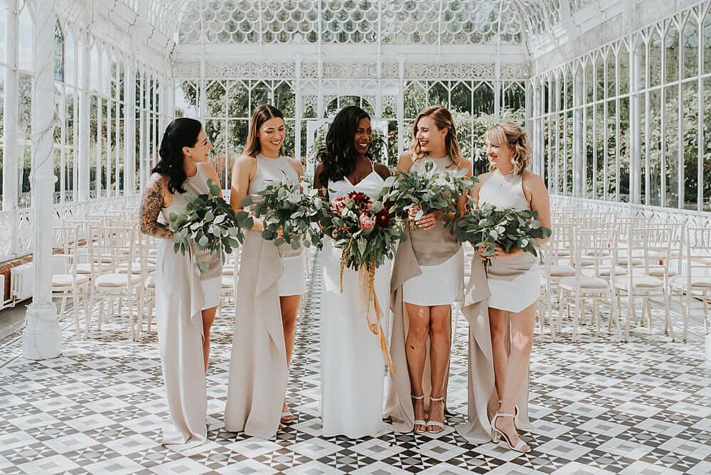 Image by <a class="text-p3" href="https://fernedwards.com" target="_blank">Fern Edwards Photography</a> | Flowers by <a class="text-p3" href="https://www.bloominghaus.com" target="_blank">Blooming Haus</a>.