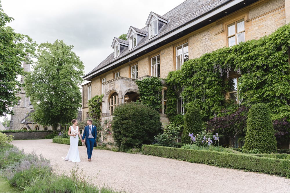 Image by <a class="text-p3" href="http://www.weddingsbynicolaandglen.com" target="_blank">Weddings by Nicola & Glen</a> at The Slaughters Manor House.