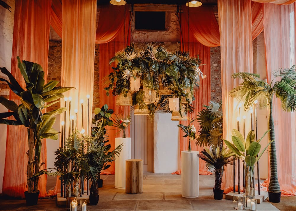 Image by <a class="text-p3" href="https://www.auroragrey.co.uk" target="_blank">Aurora Grey Photography</a>.