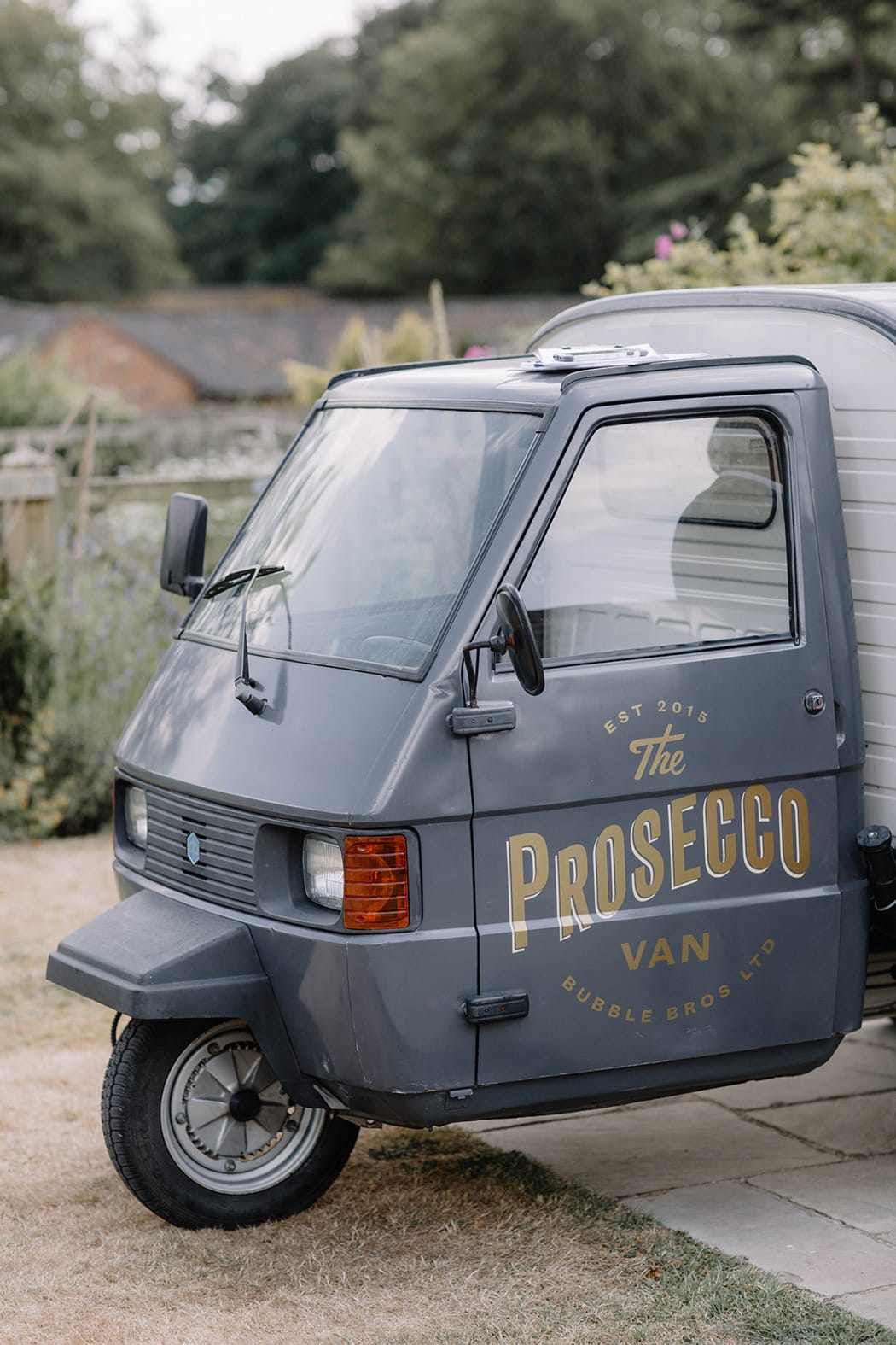 Image by <a class="text-p3" href="http://www.rebeccagoddardphotography.com" target="_blank">Rebecca Goddard Photography</a> | Planning by <a class="text-p3" href="http://www.katrinaotterweddings.co.uk" target="_blank">Katrina Otter Weddings</a>.