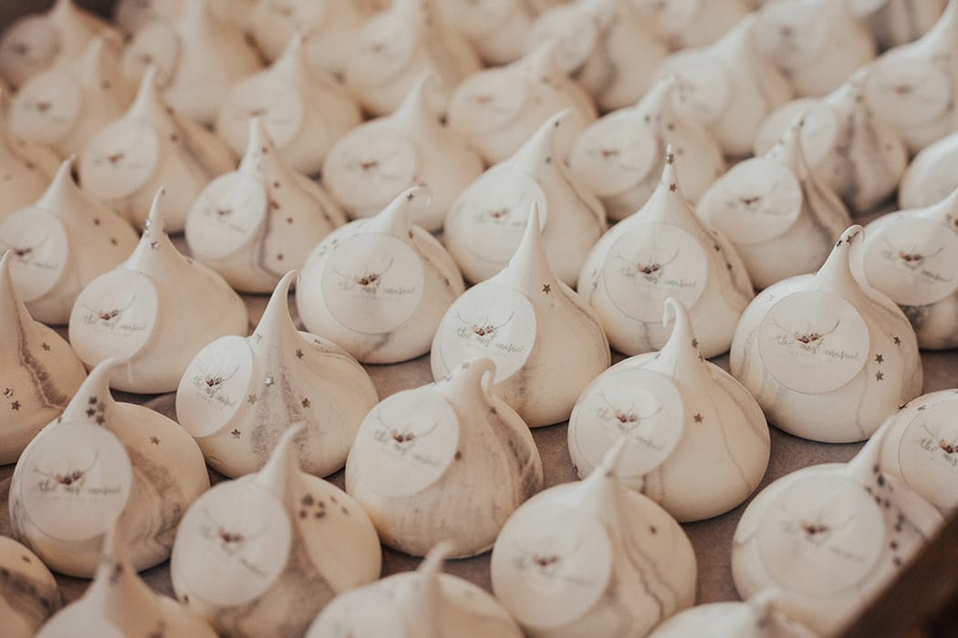 Image by <a class="text-p3" href="https://www.the-wild-bride.com" target="_blank">The Wild Bride</a>.