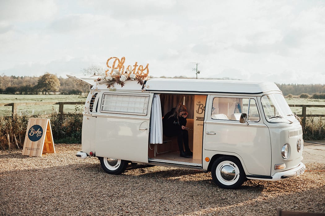 Image by <a class="text-p3" href="https://www.the-wild-bride.com" target="_blank">The Wild Bride</a>.