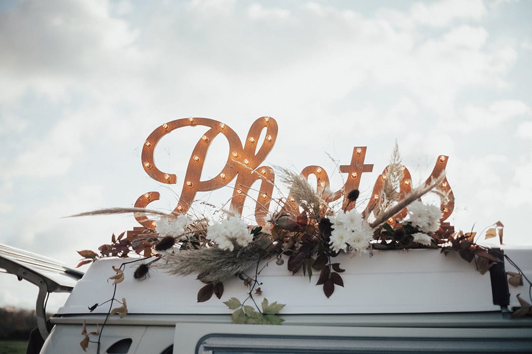 Image by <a class="text-p3" href="https://www.the-wild-bride.com" target="_blank">The Wild Bride</a>.