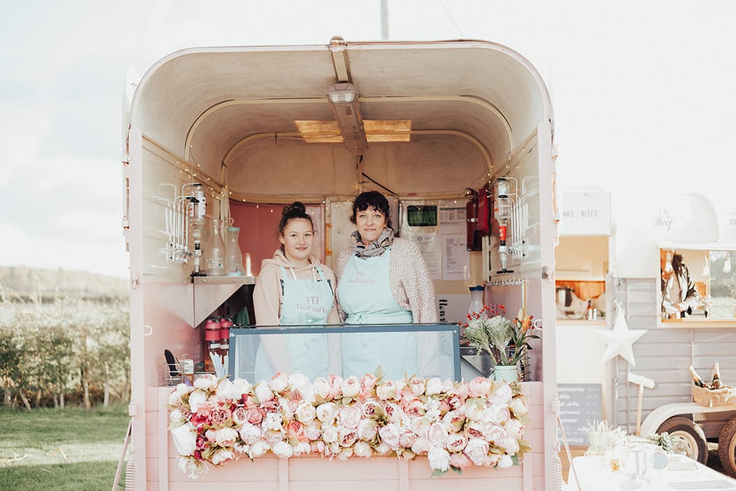 Image by <a class="text-p3" href="https://www.the-wild-bride.com" target="_blank">The Wild Bride</a>.