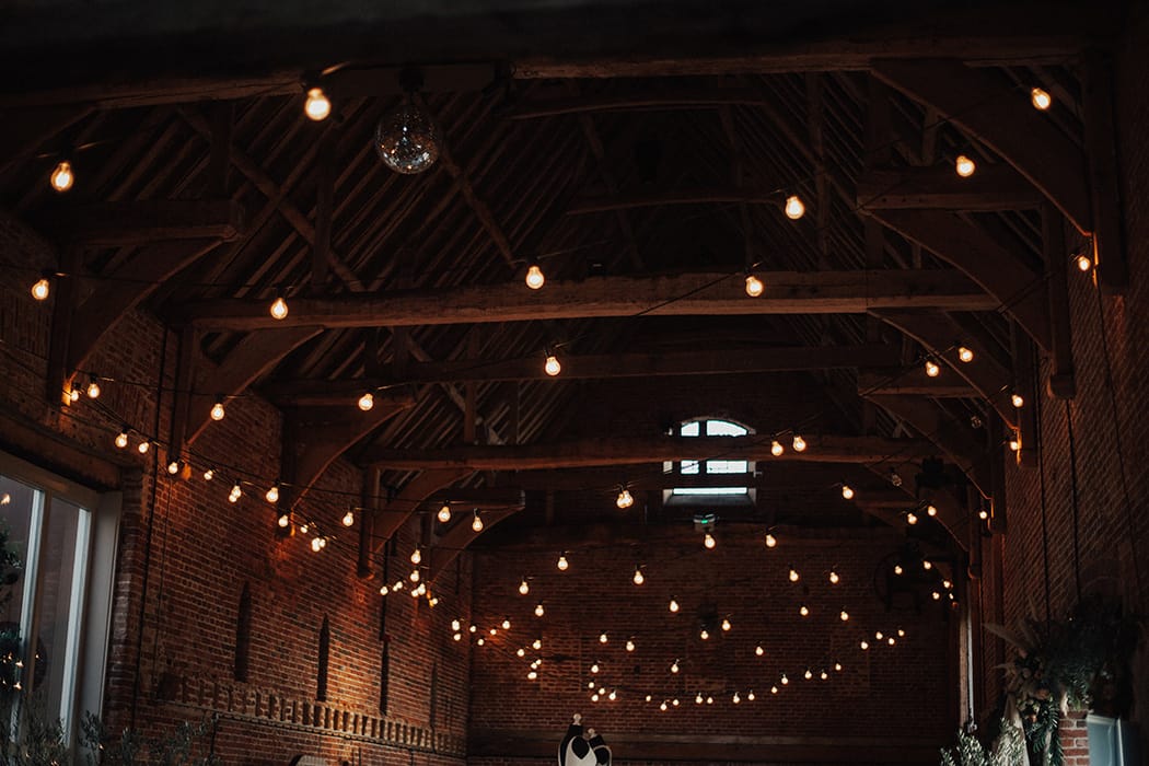 Image by <a class="text-p3" href="https://www.the-wild-bride.com" target="_blank">The Wild Bride</a>.