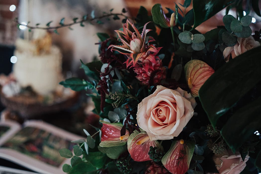 Image by <a class="text-p3" href="https://www.the-wild-bride.com" target="_blank">The Wild Bride</a>.