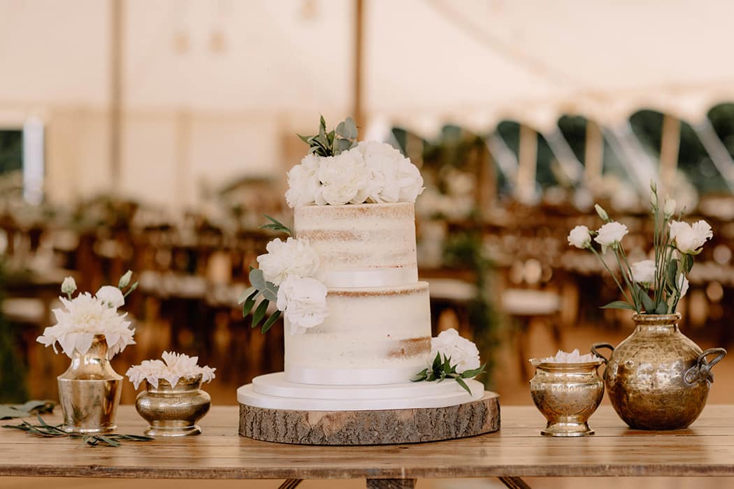 Image by <a class="text-p3" href="http://www.rebeccagoddardphotography.com" target="_blank">Rebecca Goddard Photography</a> | Planning by <a class="text-p3" href="http://www.katrinaotterweddings.co.uk" target="_blank">Katrina Otter Weddings</a>.